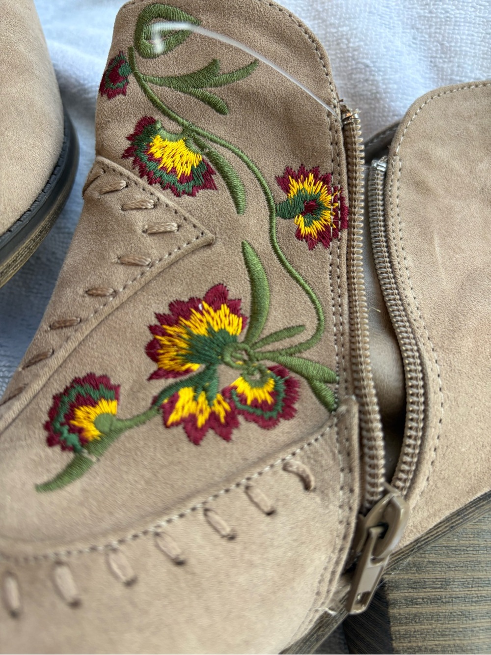 Embroidered Suede Ankle Boots - Taupe Zipper Size 9 low heel - Picture 11 of 11